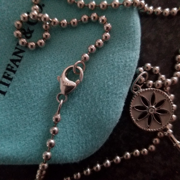 Tiffany &Co Small Daisy Key With Diamond - Picture 5 of 7